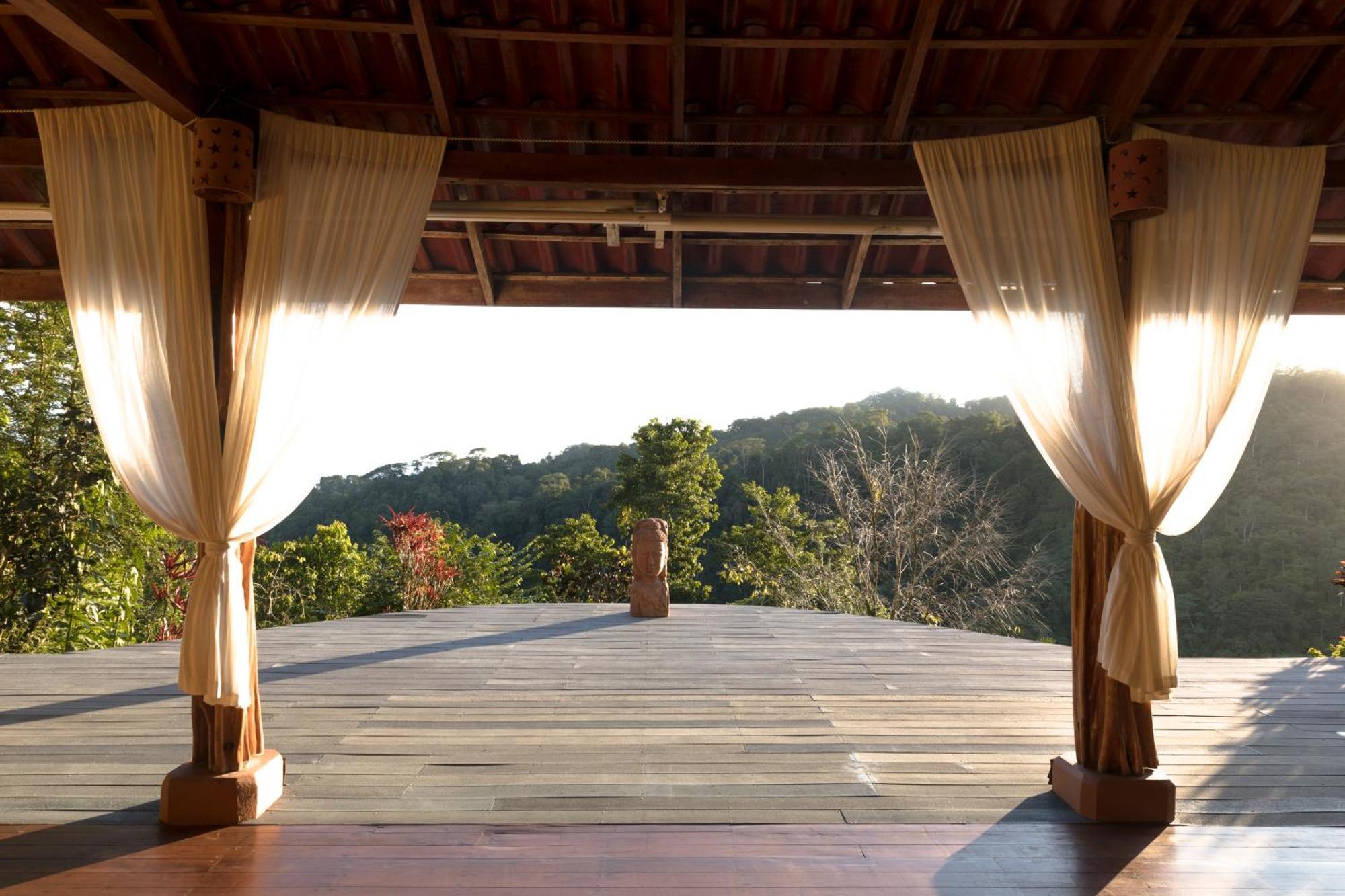 Luna Lodge Carate Exterior photo