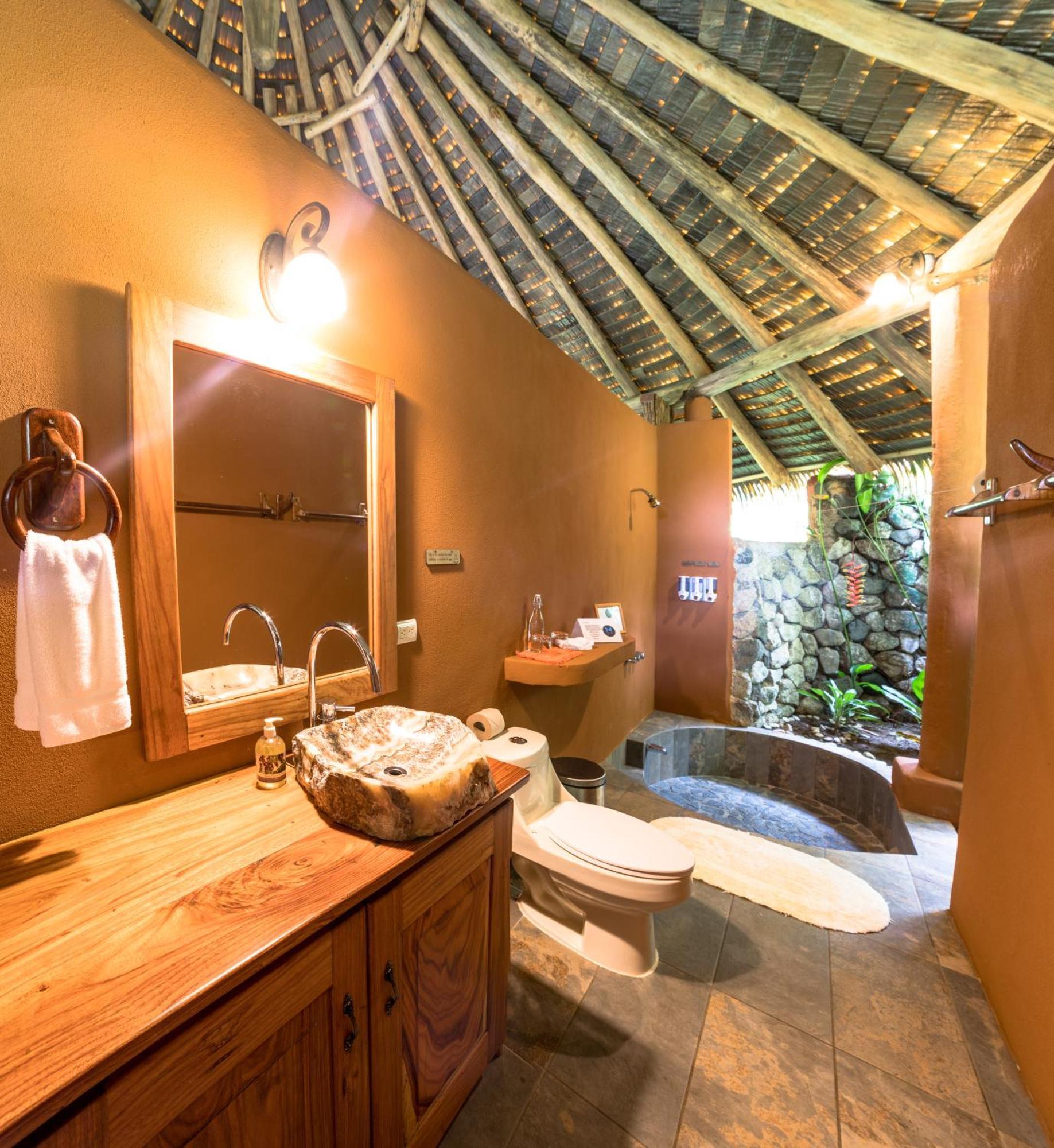 Luna Lodge Carate Exterior photo